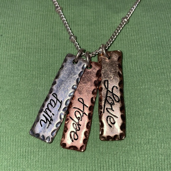Three Vertical Bar Stamped Necklace. - Picture 4 of 4